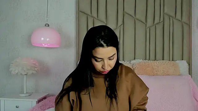 Snapshot of AudreyElla chatting on February 14, 2026, 11:38 pm AudreyElla online show from February 14, 2026, 11:38 pm