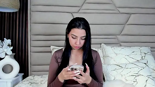 Snapshot of AudreyElla chatting on June 17, 2026, 8:52 pm AudreyElla online show from June 17, 2026, 8:52 pm