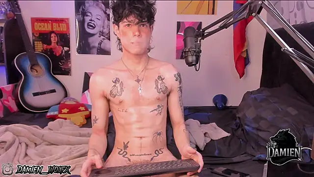 cinnamon boyxxx online show from November 8, 2025, 4:05 am