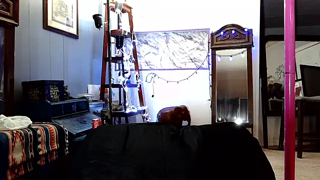 Snapshot of Genevieve143 chatting on November 8, 2025, 10:19 am Genevieve143 online show from November 8, 2025, 10:19 am