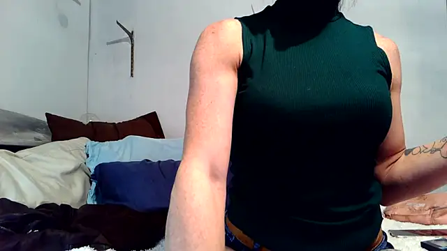 Snapshot of Genevieve143 chatting on November 27, 2025, 5:30 am Genevieve143 online show from November 27, 2025, 5:30 am