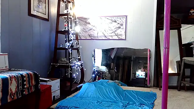 Snapshot of Genevieve143 chatting on November 18, 2025, 10:34 pm Genevieve143 online show from November 18, 2025, 10:34 pm