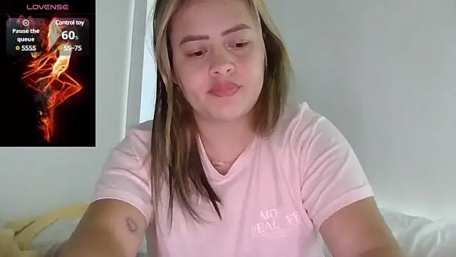 Snapshot of saramartinez1000 chatting on March 7, 2025, 12:01 pm saramartinez1000 online show from March 7, 2025, 12:01 pm