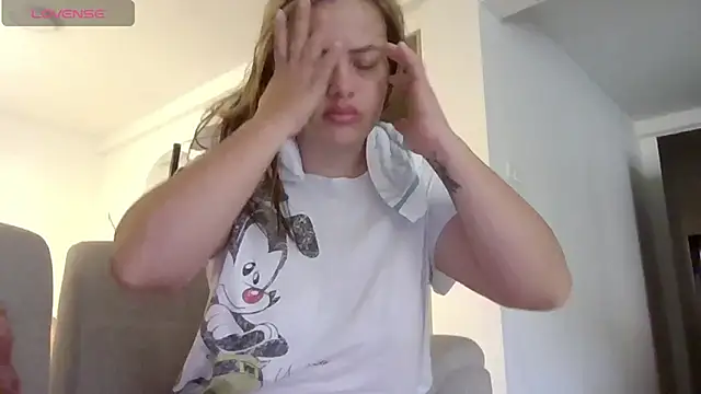 Snapshot of saramartinez1000 chatting on February 3, 2025, 2:13 pm saramartinez1000 online show from February 3, 2025, 2:13 pm