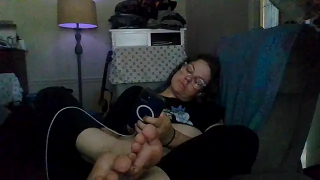 Snapshot of velvetta_ chatting on September 12, 2025, 3:23 pm velvetta  online show from September 12, 2025, 3:23 pm