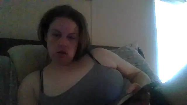 Snapshot of velvetta_ chatting on September 23, 2025, 2:24 pm velvetta  online show from September 23, 2025, 2:24 pm