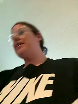 Snapshot of velvetta_ chatting on September 15, 2025, 2:06 pm velvetta  online show from September 15, 2025, 2:06 pm