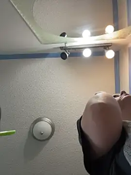 Snapshot of velvetta_ chatting on December 18, 2025, 1:04 pm velvetta online show from December 18, 2025, 1:04 pm