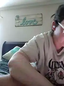Snapshot of velvetta_ chatting on February 7, 2025, 8:53 pm velvetta  online show from February 7, 2025, 8:53 pm