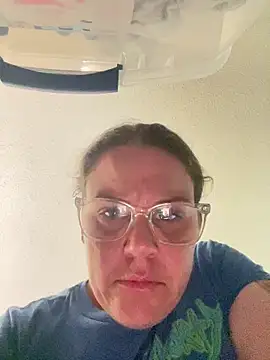 Snapshot of velvetta_ chatting on October 13, 2025, 10:21 pm velvetta  online show from October 13, 2025, 10:21 pm