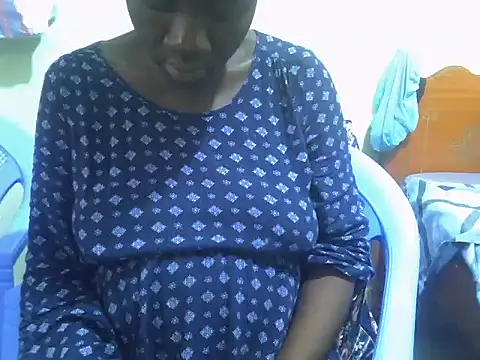 Snapshot of Petite_rider chatting on November 3, 2025, 6:18 am Petite rider online show from November 3, 2025, 6:18 am