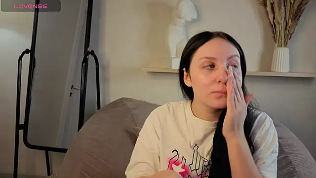 Snapshot of Kvetachka chatting on November 19, 2025, 12:43 am Kvetachka online show from November 19, 2025, 12:43 am