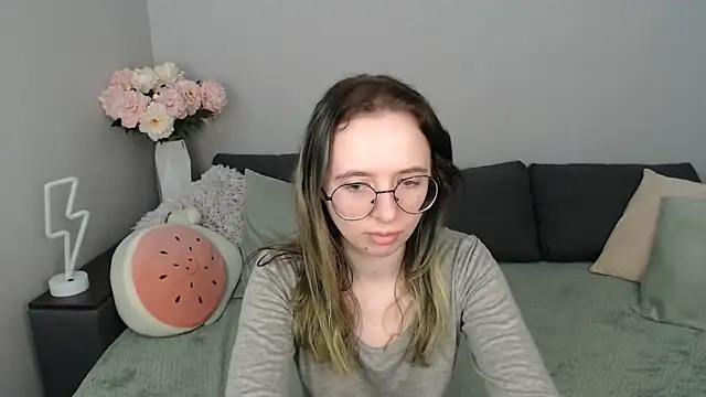 Mini Diva online show from September 13, 2025, 8:14 am