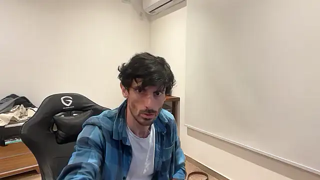 nicolaaaaas online show from November 1, 2025, 11:09 pm