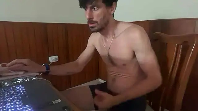 nicolaaaaas online show from February 3, 2026, 6:22 am