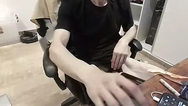 nicolaaaaas online show from November 17, 2025, 9:02 am