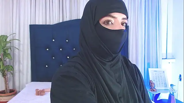 Snapshot of Uzra_hayed chatting on March 8, 2025, 1:39 am Uzra hayed online show from March 8, 2025, 1:39 am