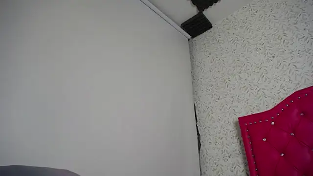 luly pink online show from April 11, 2026, 9:18 pm