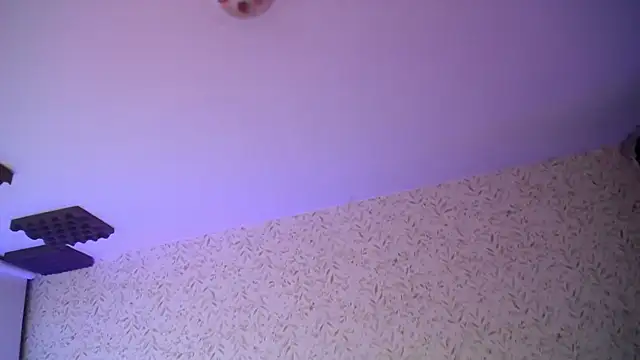 luly pink online show from December 18, 2025, 3:55 am