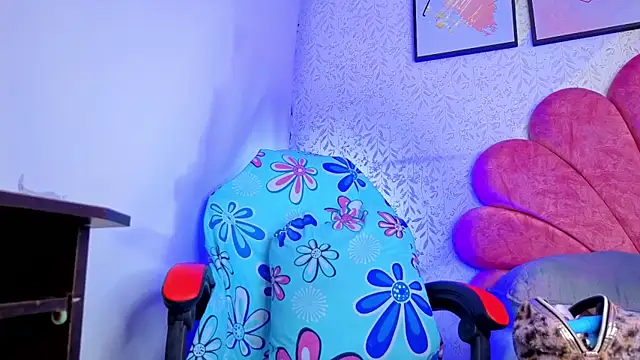 Snapshot of luly_pink chatting on June 26, 2026, 4:18 am luly pink online show from June 26, 2026, 4:18 am