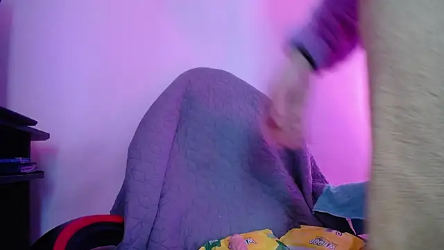 luly pink online show from November 13, 2025, 3:32 am