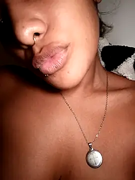 VictoireFeller online show from October 1, 2025, 5:45 am