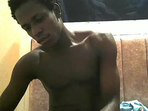 Snapshot of Bigras0011 chatting on June 17, 2026, 11:14 pm Bigras0011 online show from June 17, 2026, 11:14 pm