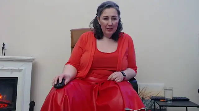 Snapshot of MilfGina chatting on February 21, 2025, 8:38 pm MilfGina online show from February 21, 2025, 8:38 pm