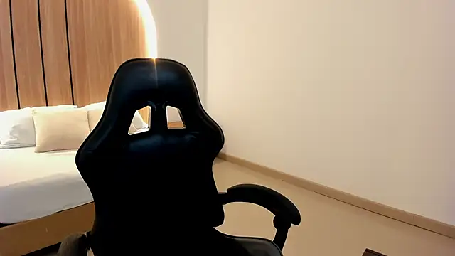 zoe danae  online show from March 6, 2026, 12:11 pm