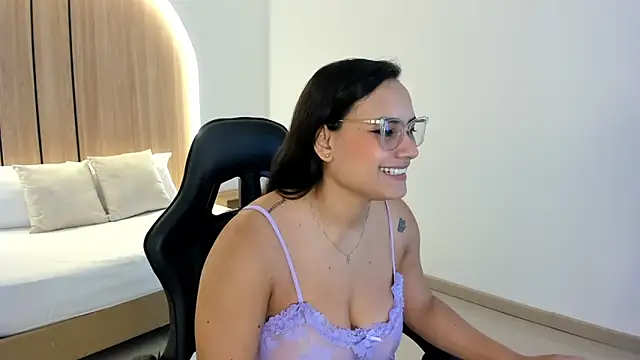 zoe danae  online show from November 4, 2025, 12:20 pm