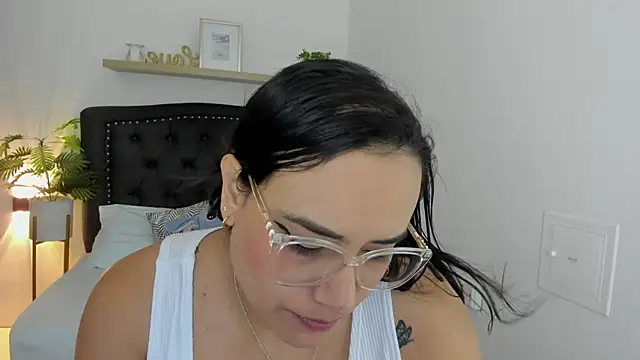 zoe danae  online show from March 7, 2025, 12:12 pm