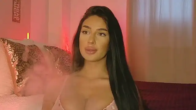 Snapshot of LuanaDess chatting on February 10, 2026, 3:22 pm LuanaDess online show from February 10, 2026, 3:22 pm