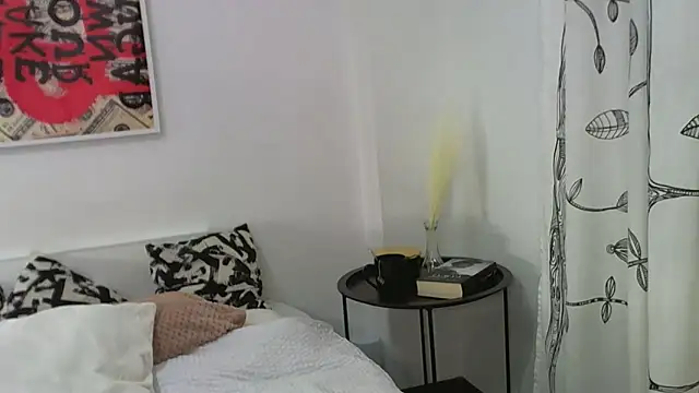 Snapshot of LuanaDess chatting on December 18, 2024, 9:29 pm LuanaDess online show from December 18, 2024, 9:29 pm