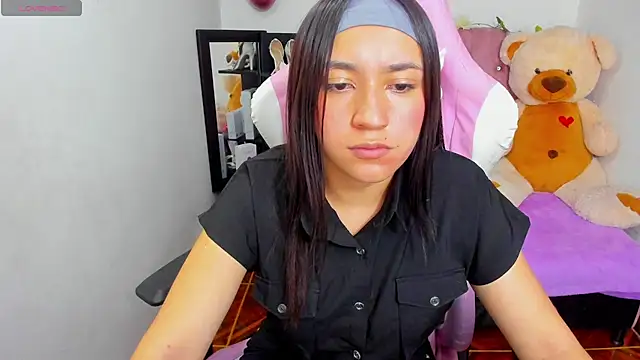 Snapshot of karla_cute01 chatting on November 13, 2025, 5:22 am karla cute01 online show from November 13, 2025, 5:22 am