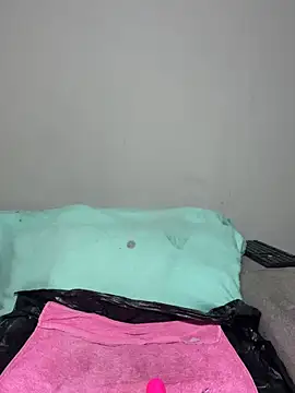 Snapshot of MimiCurves chatting on December 4, 2025, 6:45 am MimiCurves online show from December 4, 2025, 6:45 am