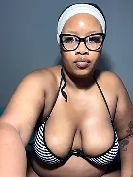 Snapshot of MimiCurves chatting on October 29, 2025, 11:20 am MimiCurves online show from October 29, 2025, 11:20 am