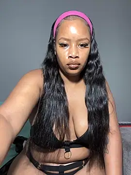 Snapshot of MimiCurves chatting on November 8, 2025, 7:23 am MimiCurves online show from November 8, 2025, 7:23 am