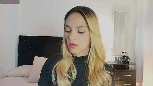 MeganLorensx online show from April 9, 2026, 10:27 pm