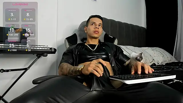 Snapshot of Aron_Dark chatting on February 26, 2025, 10:38 am Aron Dark online show from February 26, 2025, 10:38 am