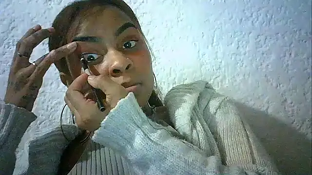 Bellabeltrann online show from December 22, 2025, 11:43 am