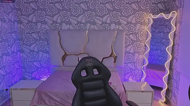 Snapshot of Mellani_tay chatting on February 6, 2026, 3:35 am Mellani tay online show from February 6, 2026, 3:35 am