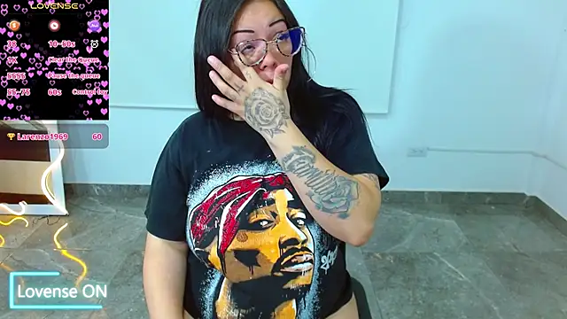 Snapshot of martinna_tay chatting on March 19, 2025, 6:14 am martinna tay online show from March 19, 2025, 6:14 am