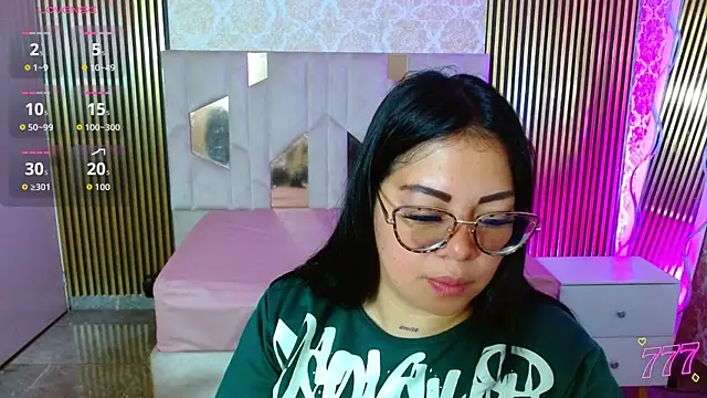 Snapshot of martinna_tay chatting on July 9, 2026, 3:18 am martinna tay online show from July 9, 2026, 3:18 am