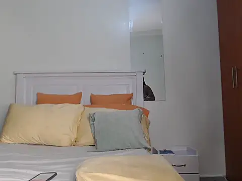 sweetice 02 online show from November 12, 2025, 1:32 am