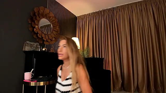 LovingBlondie online show from June 3, 2026, 3:29 am