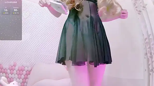 Snapshot of Sumi_y chatting on October 24, 2025, 2:32 am Sumi y online show from October 24, 2025, 2:32 am