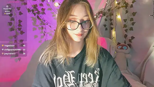 Snapshot of monlight__dana chatting on December 6, 2024, 3:06 pm monlight dana online show from December 6, 2024, 3:06 pm