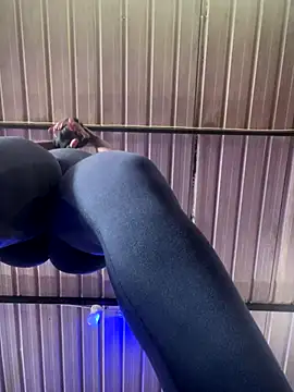 Berry Bans online show from November 19, 2025, 5:13 pm