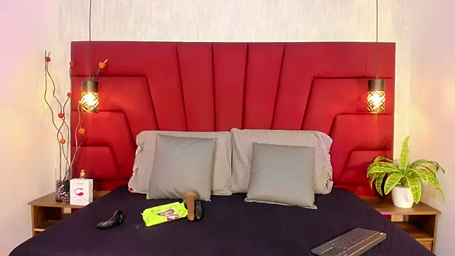 Snapshot of LadyLuminary chatting on December 4, 2025, 8:19 pm LadyLuminary online show from December 4, 2025, 8:19 pm