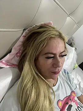 LARIANA RIVERA23 online show from February 10, 2026, 8:30 pm